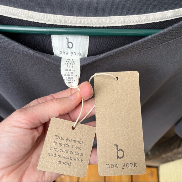 B New York Drape Front Tee NWT In Charcoal Sz S - Picture 3 of 8